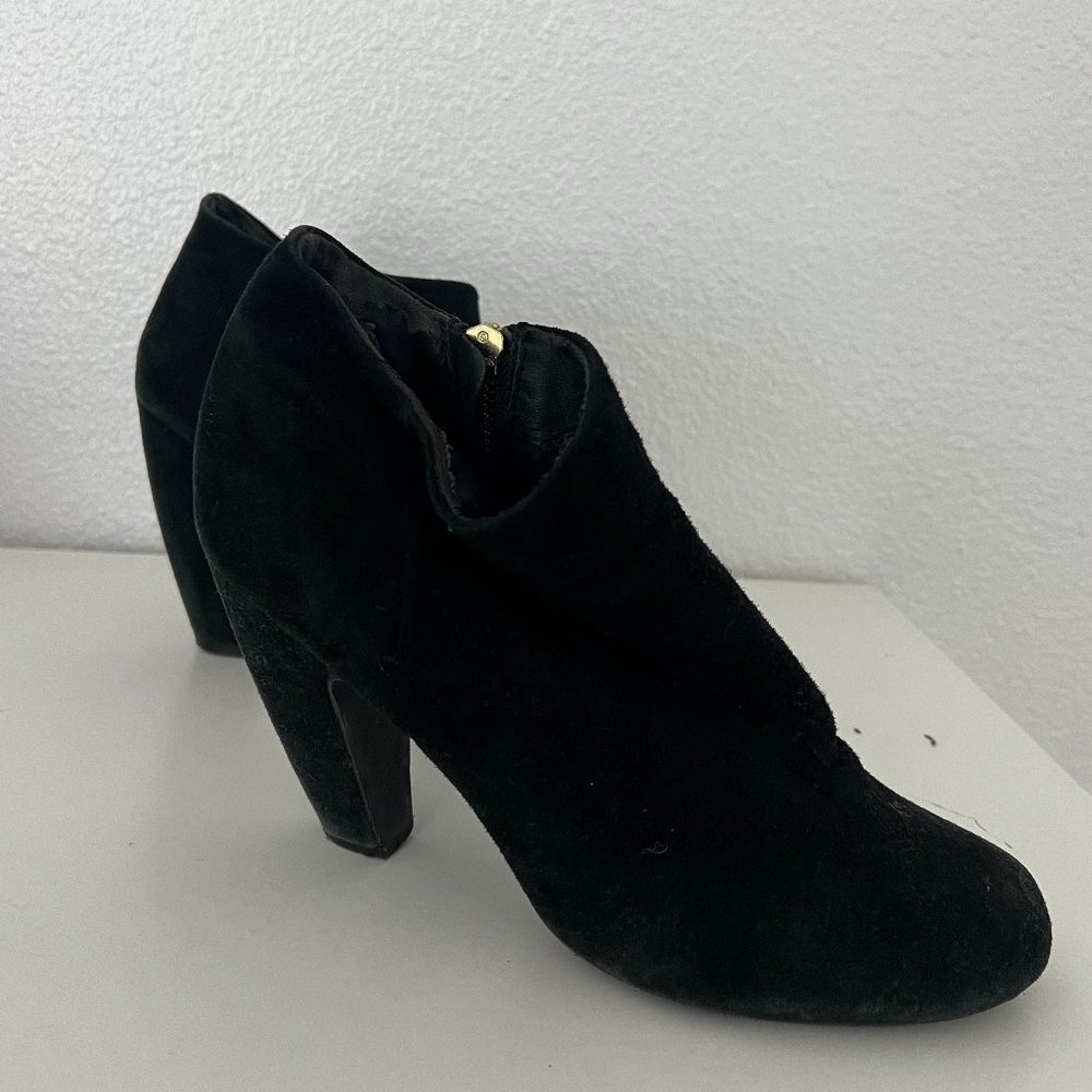 STEVE MADDEN BLACK SUEDE ANKLE BOOTIE WITH ZIPPER